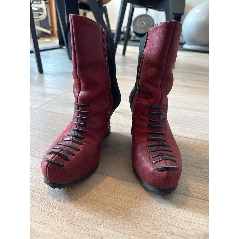 John Fluevog Maleika Boots Red Leather Studded Wedge Ankle Bootie Size 6 w/ Box